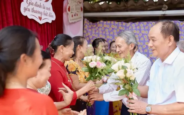 Đám cưới ‘vàng, bạc’ của 12 anh em ruột ở Lạng Sơn