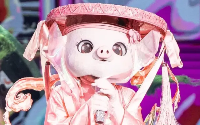 Heo Má Hồng gây chú ý ở ‘Ca sĩ mặt nạ’