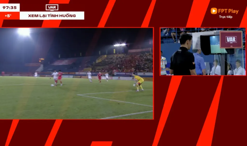 Hình minh họa: Trận đấu V-League ‘vỡ vụn’ vì VAR