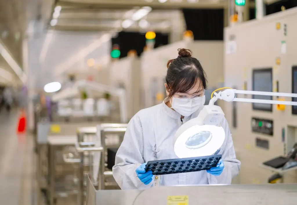 Hình minh họa: Xuất khẩu bán dẫn của Việt Nam tăng gần 32% mỗi năm