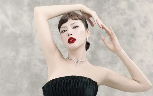 Minh Tú trở lại làm mẫu sau tai nạn đứt dây chằng