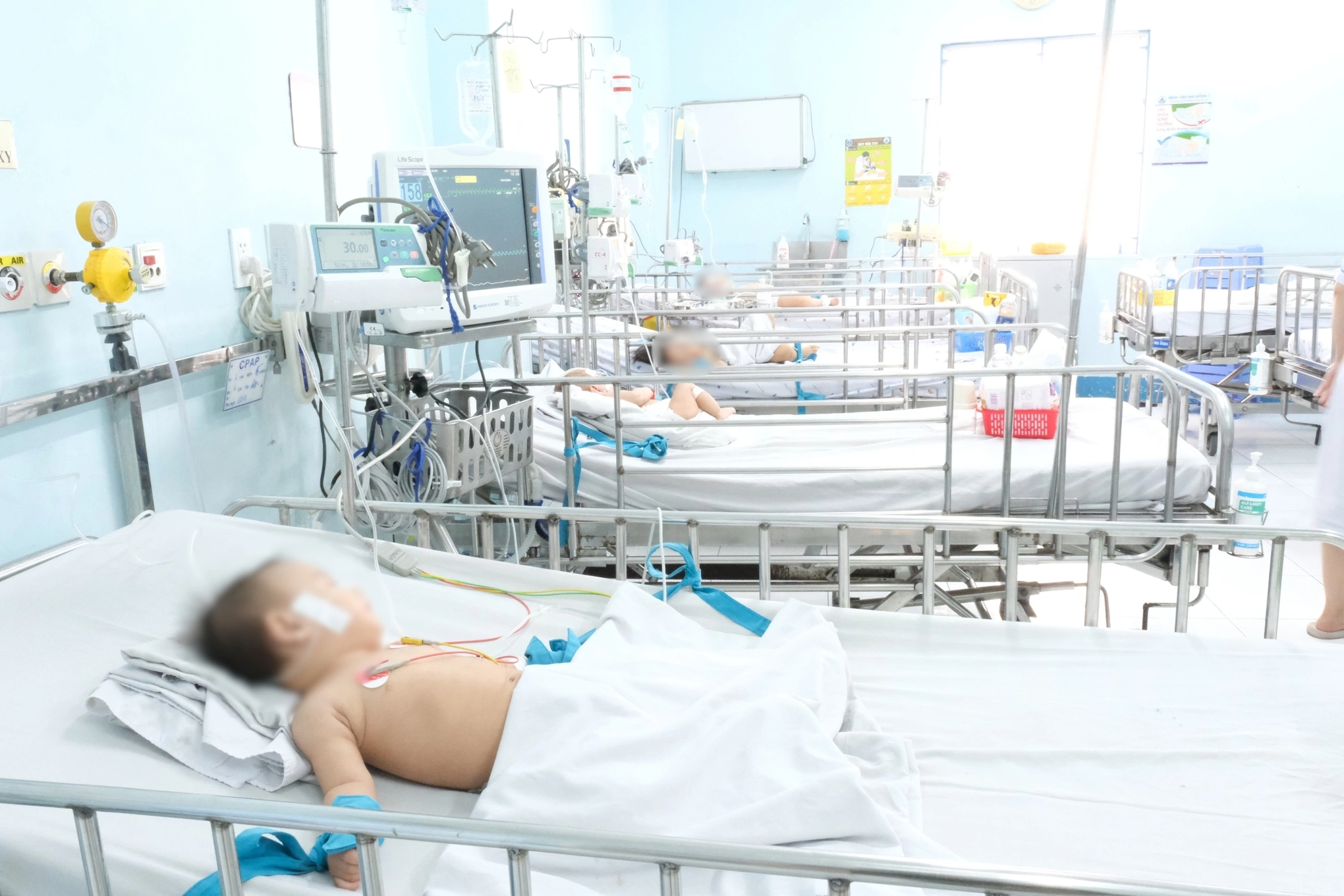 Hình minh họa: Dấu hiệu bệnh tay chân miệng dễ nhầm với côn trùng cắn