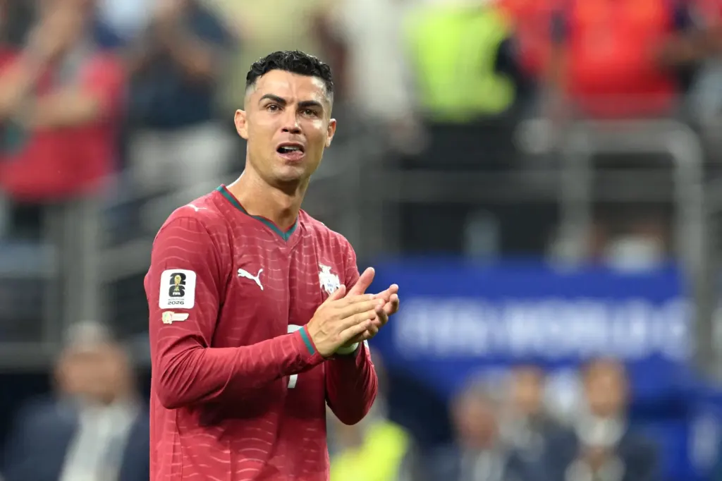 Hình minh họa: Ten Hag: ‘Ronaldo kìm hãm đội tuyển Bồ Đào Nha’