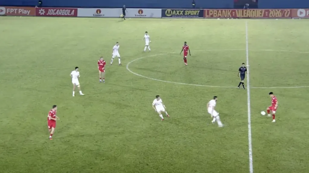 Hình minh họa: Trận đấu V-League ‘vỡ vụn’ vì VAR
