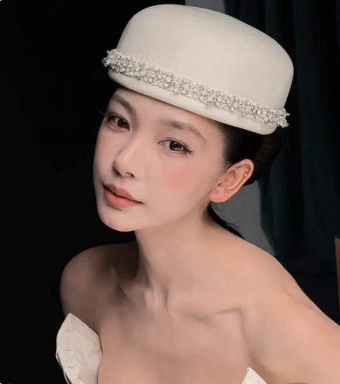 Hình minh họa: Người đẹp Trung Quốc gầy trơ xương vì ép cân