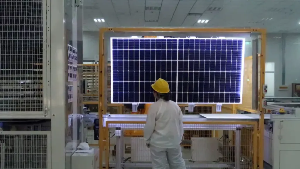 Hình minh họa: Các công ty điện mặt trời Trung Quốc sa thải hơn 40.000 nhân sự năm ngoái