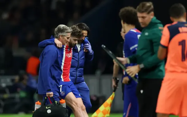 PSG có thể mất Kvaratskhelia từ 12 đến 18 tháng