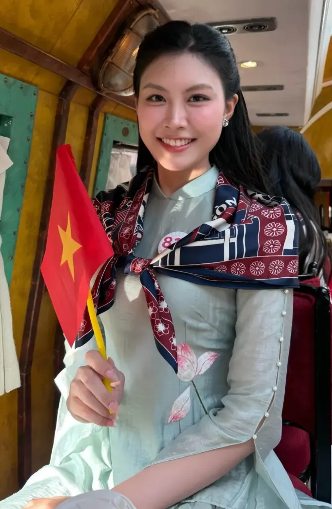 Hình minh họa: Thủ khoa biết nhiều thứ tiếng tại Hoa hậu Việt Nam