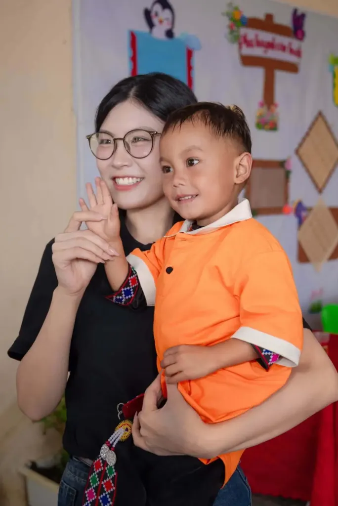 Hình minh họa: Thủ khoa biết nhiều thứ tiếng tại Hoa hậu Việt Nam