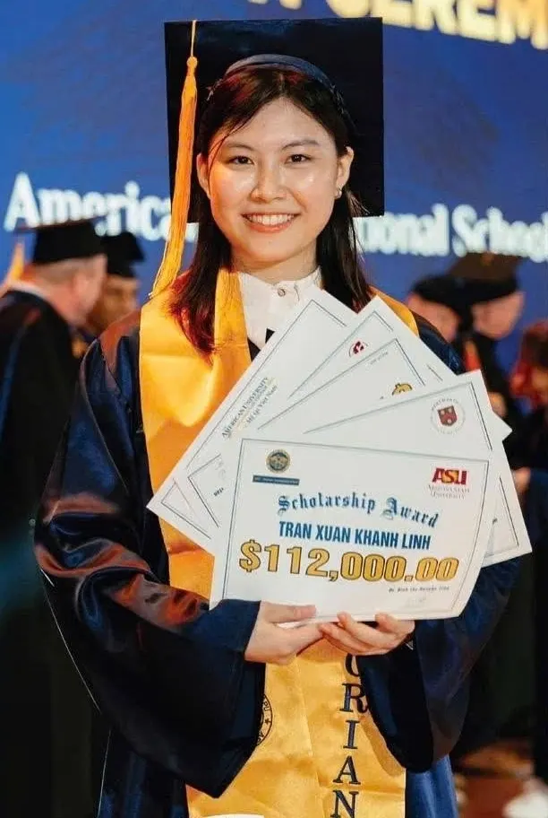 Hình minh họa: Thủ khoa biết nhiều thứ tiếng tại Hoa hậu Việt Nam