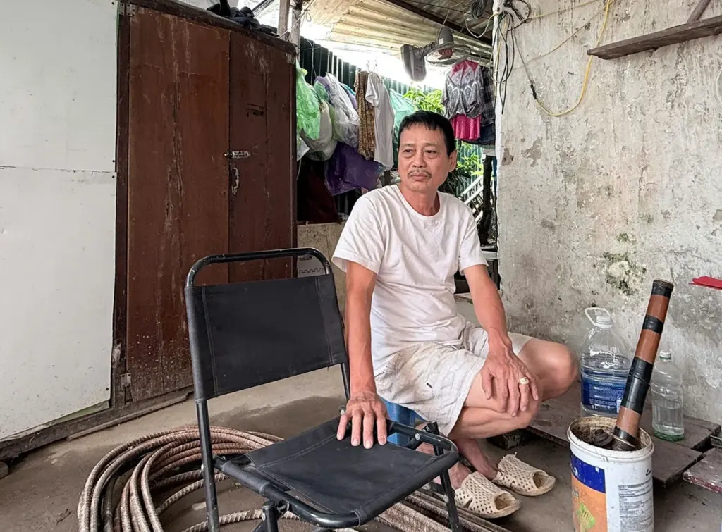 Hình minh họa: Cảnh ‘còn đất, mất nhà’ dọc công trường Vành đai 2,5