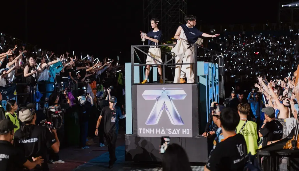 Hình minh họa: Nhà sản xuất các show ‘Say Hi’ được lên sàn HoSE