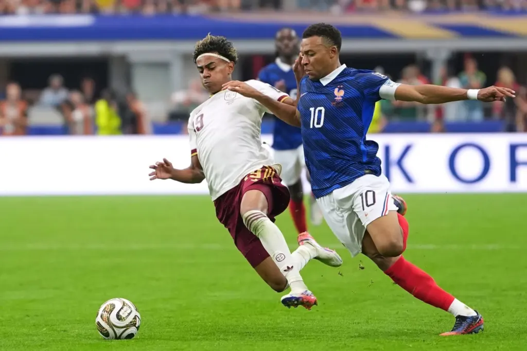 Hình minh họa: Kane thắng Quả Bóng Vàng giữa cuộc đua ồn ào của Mbappe, Yamal