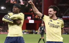 Arsenal thắng nhọc ở Ngoại hạng Anh