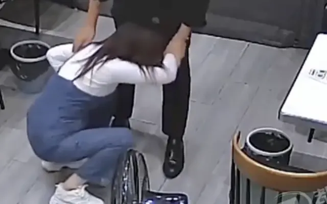 Gãy 5 xương sườn sau cái ôm của chồng