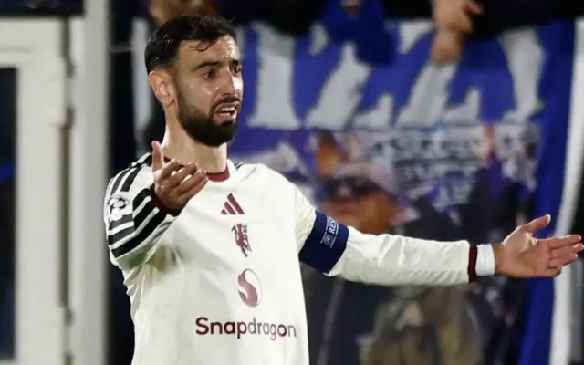 Carragher: ‘Bruno Fernandes là nỗi hổ thẹn của Man Utd’