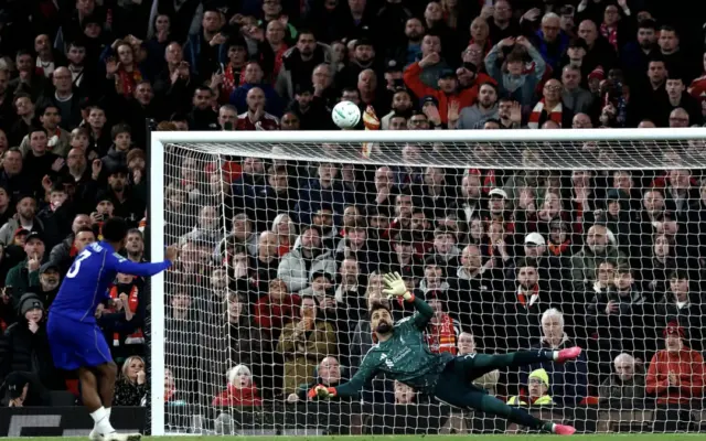 Liverpool thắng Chelsea luân lưu ở Cup Liên đoàn