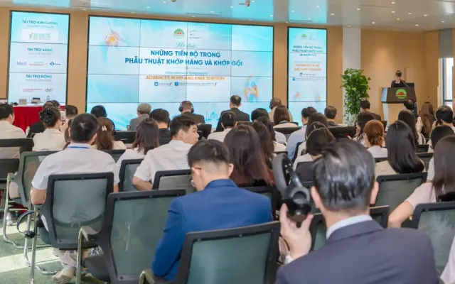 Đào tạo phẫu thuật khớp qua ca mổ truyền hình trực tiếp