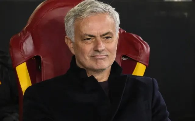 Mourinho vẫn được yêu mến như một vị hoàng đế ở Roma