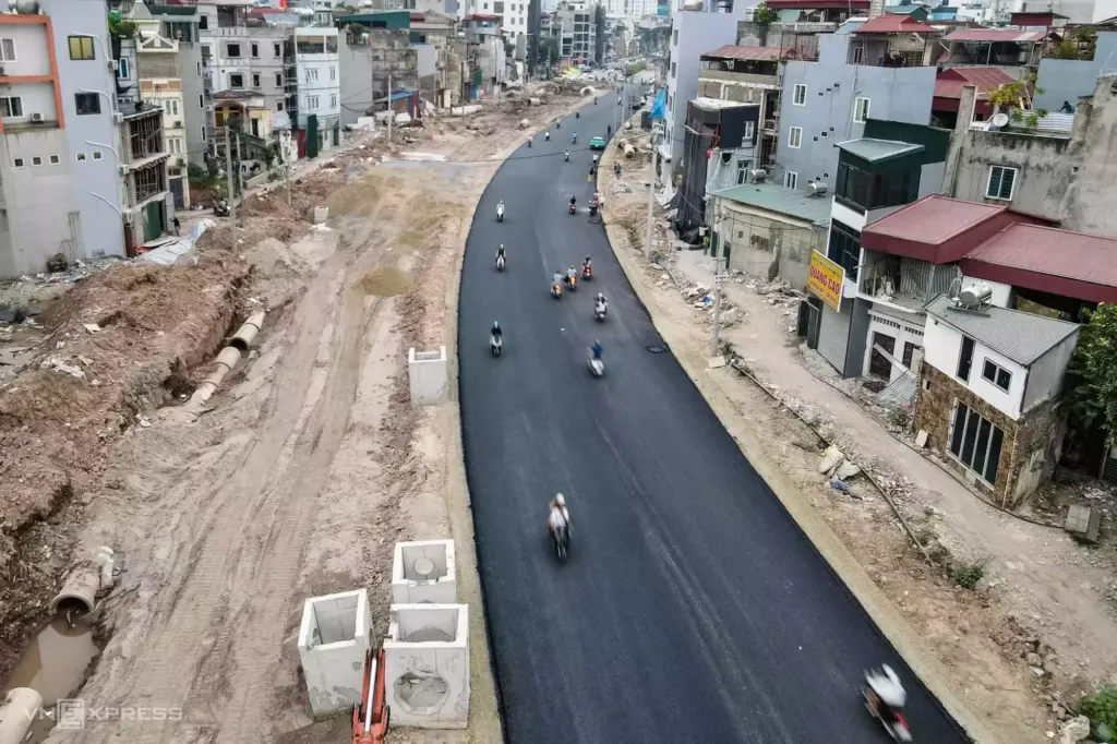 Hình minh họa: Cảnh ‘còn đất, mất nhà’ dọc công trường Vành đai 2,5