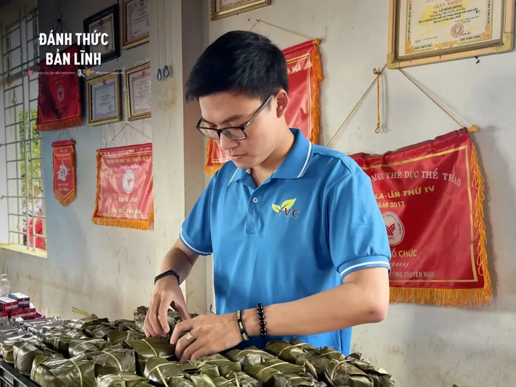 Hình minh họa: Chàng trai lập nhóm thiện nguyện từ hai biểu mẫu online – Báo VnExpress Đời sống