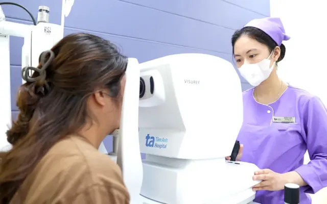 Phân biệt nhìn mờ do tuổi tác và bệnh lý