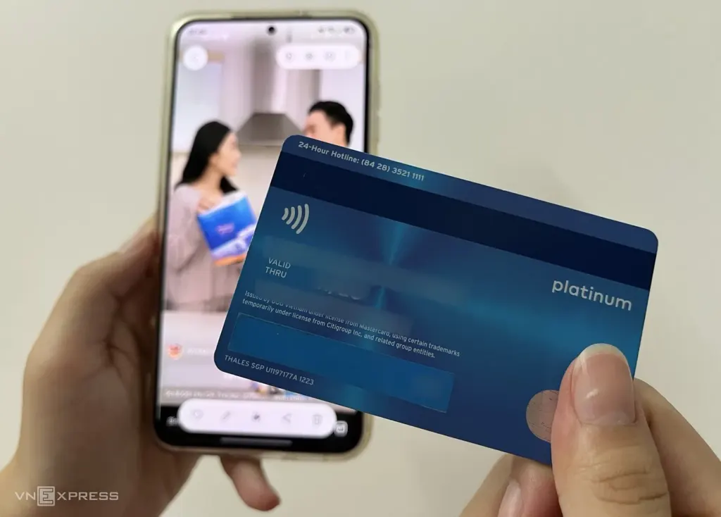 Hình minh họa: Thẻ tín dụng bị trừ gần 100 triệu sau khi đặt hàng qua fanpage giả mạo
