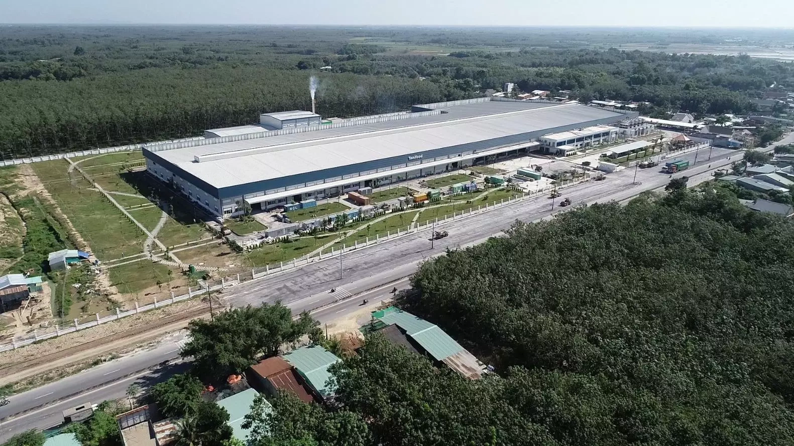 Hình minh họa: Ngân hàng hạ giá rao bán 50% nhà máy nông sản liên quan bà Trương Mỹ Lan