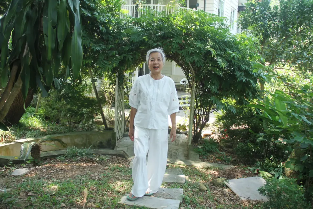 Hình minh họa: Cuộc sống một mình cùng dàn trợ lý AI của nữ giám đốc về hưu