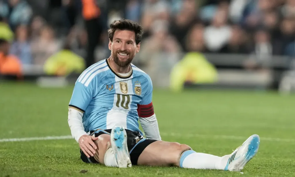 Hình minh họa: Lập kỷ lục kiếm tiền, Messi vẫn kém một nửa Ronaldo