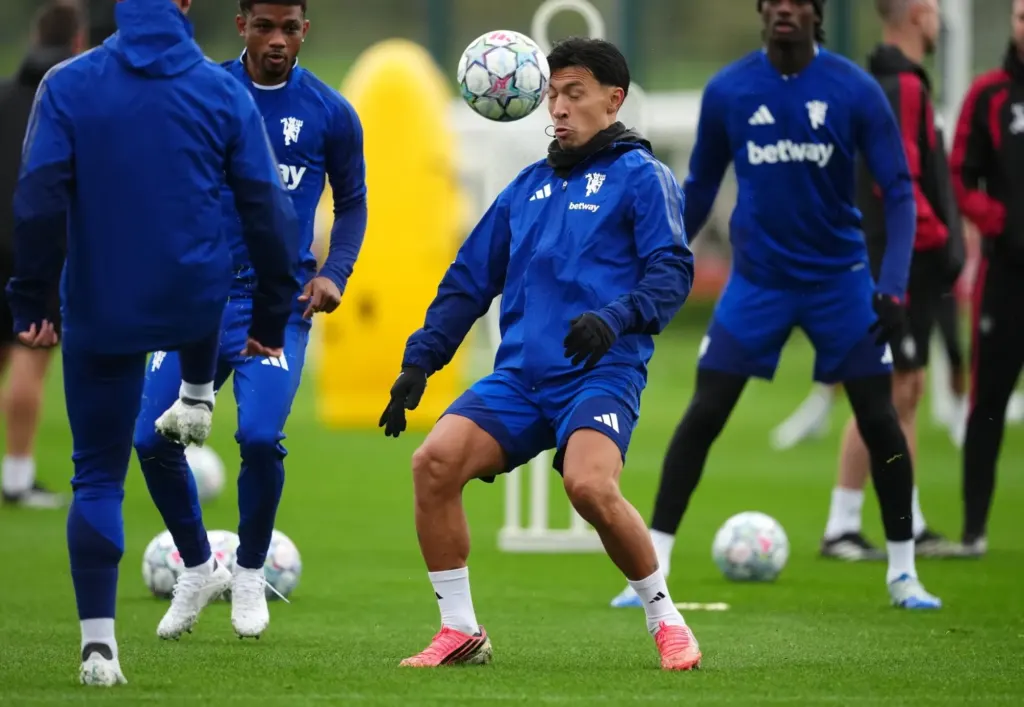 Hình minh họa: Martinez xin lỗi sau cuộc gặp lãnh đạo Man Utd