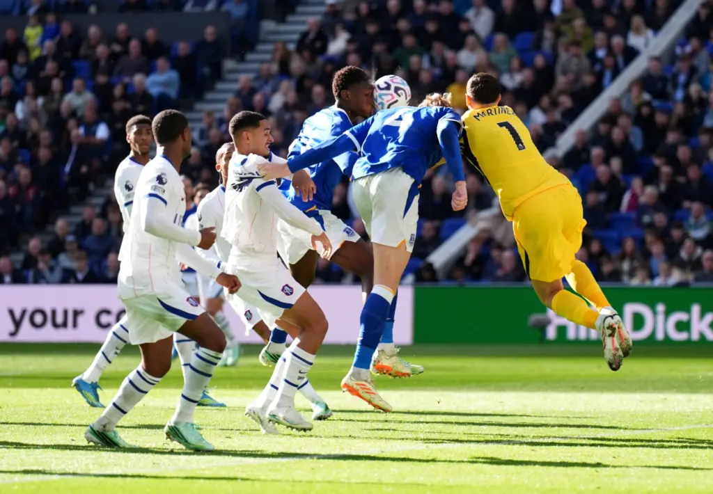 Hình minh họa: Chelsea vào top 4 trong ngày thủ môn nhập viện