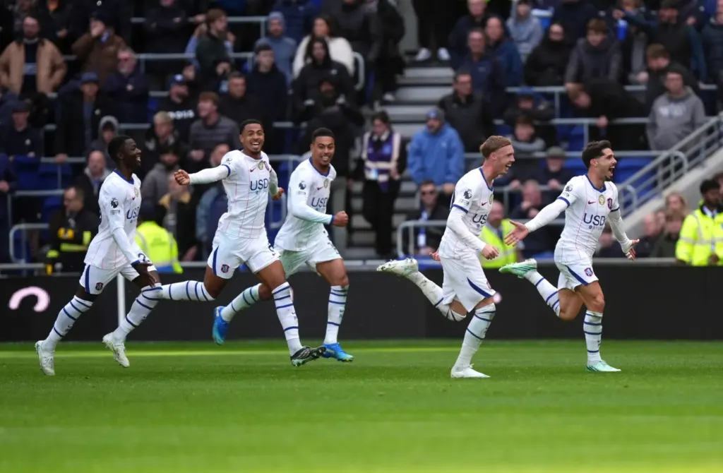 Hình minh họa: Chelsea vào top 4 trong ngày thủ môn nhập viện