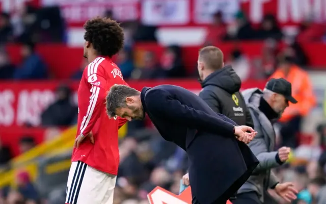 Neville: ‘Cầu thủ Man Utd quay lưng với Carrick’