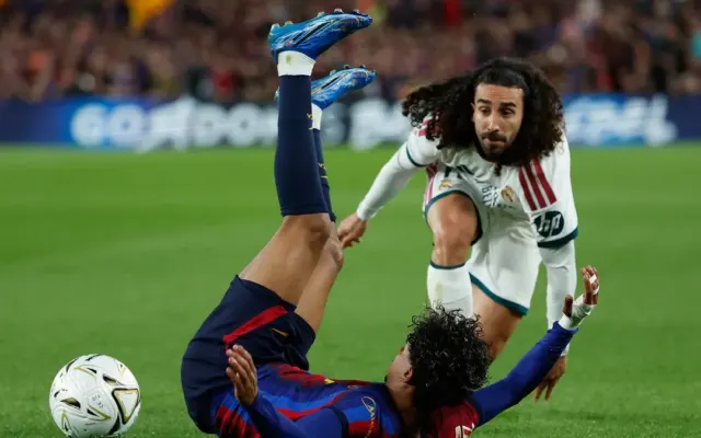 Báo Tây Ban Nha: ‘Cucurella không cho Yamal thở ở El Clasico’