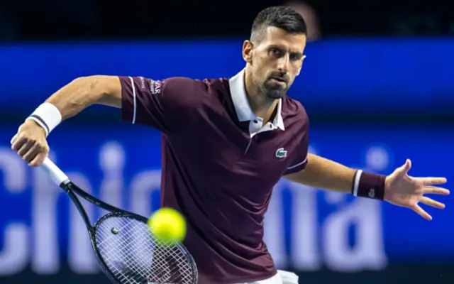 Djokovic thắng ngược trong ngày trở lại Basel sau 15 năm