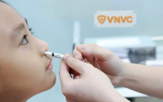 8 câu hỏi thường gặp về vaccine cúm dạng xịt