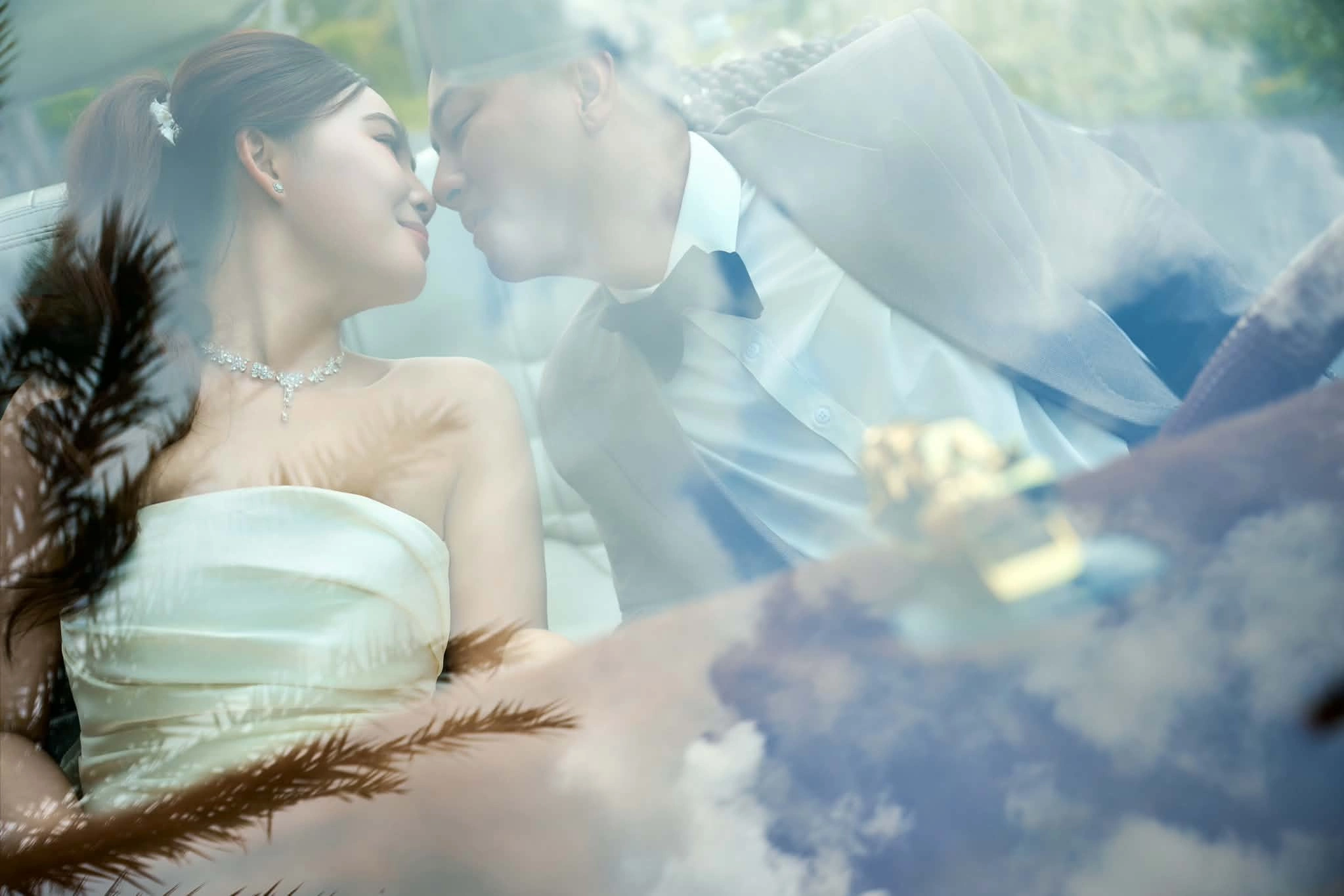 Hình minh họa: Hoài Lâm chụp ảnh cưới trên đường phố