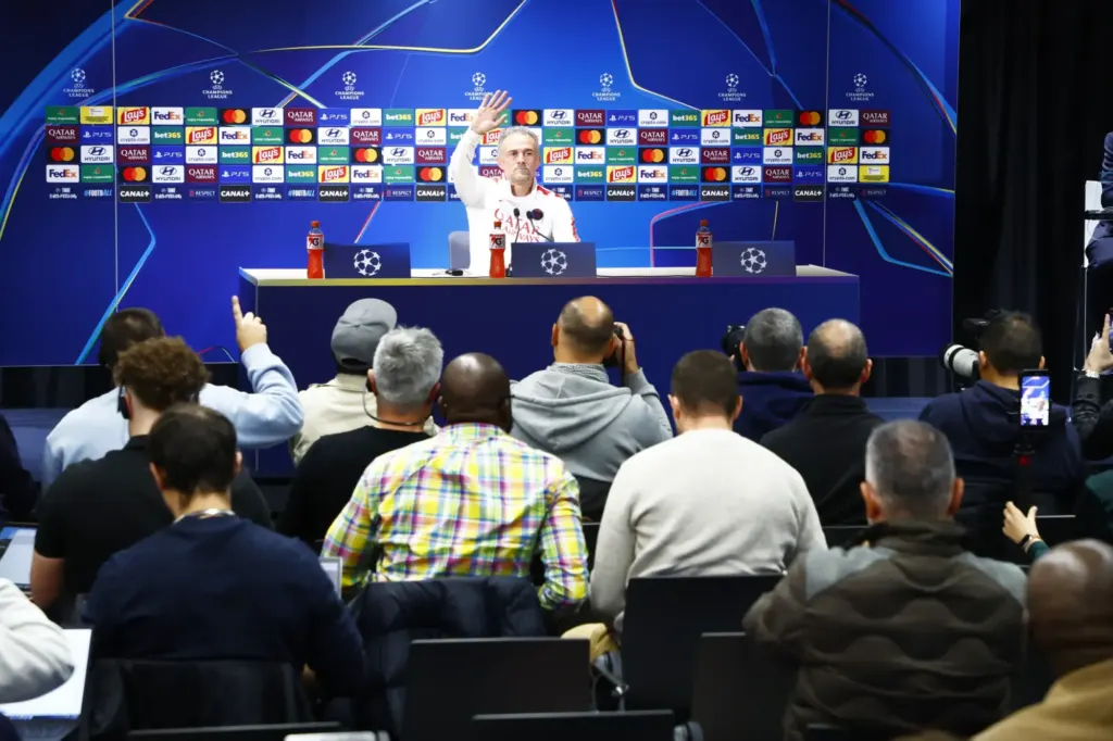 Hình minh họa: Enrique: ‘Tình cảm với Barca rất sâu nặng, nhưng tôi muốn chiến thắng’ – Báo VnExpress Thể thao