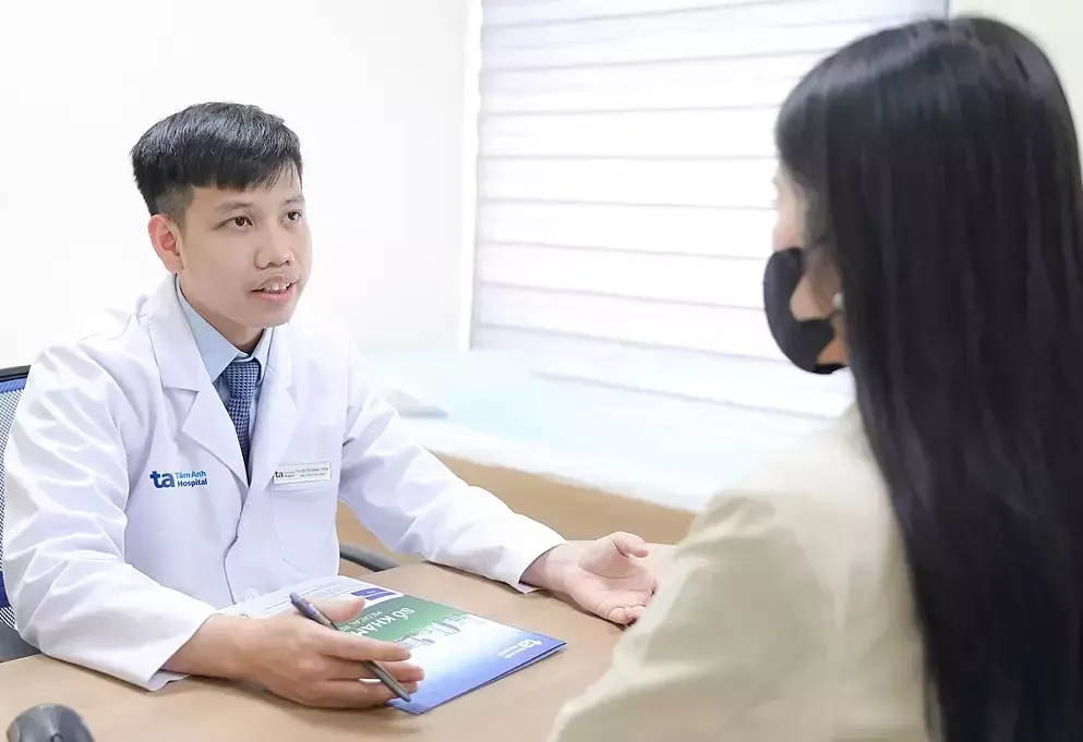 Hình minh họa: Bác sĩ chỉ cách đơn giản bảo vệ gan