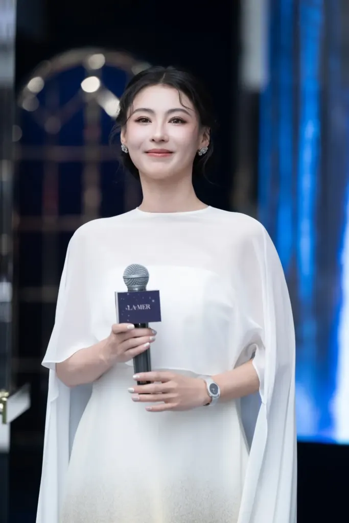 Hình minh họa: Trương Bá Chi: ‘Nuôi ba con rất nhẹ nhàng’