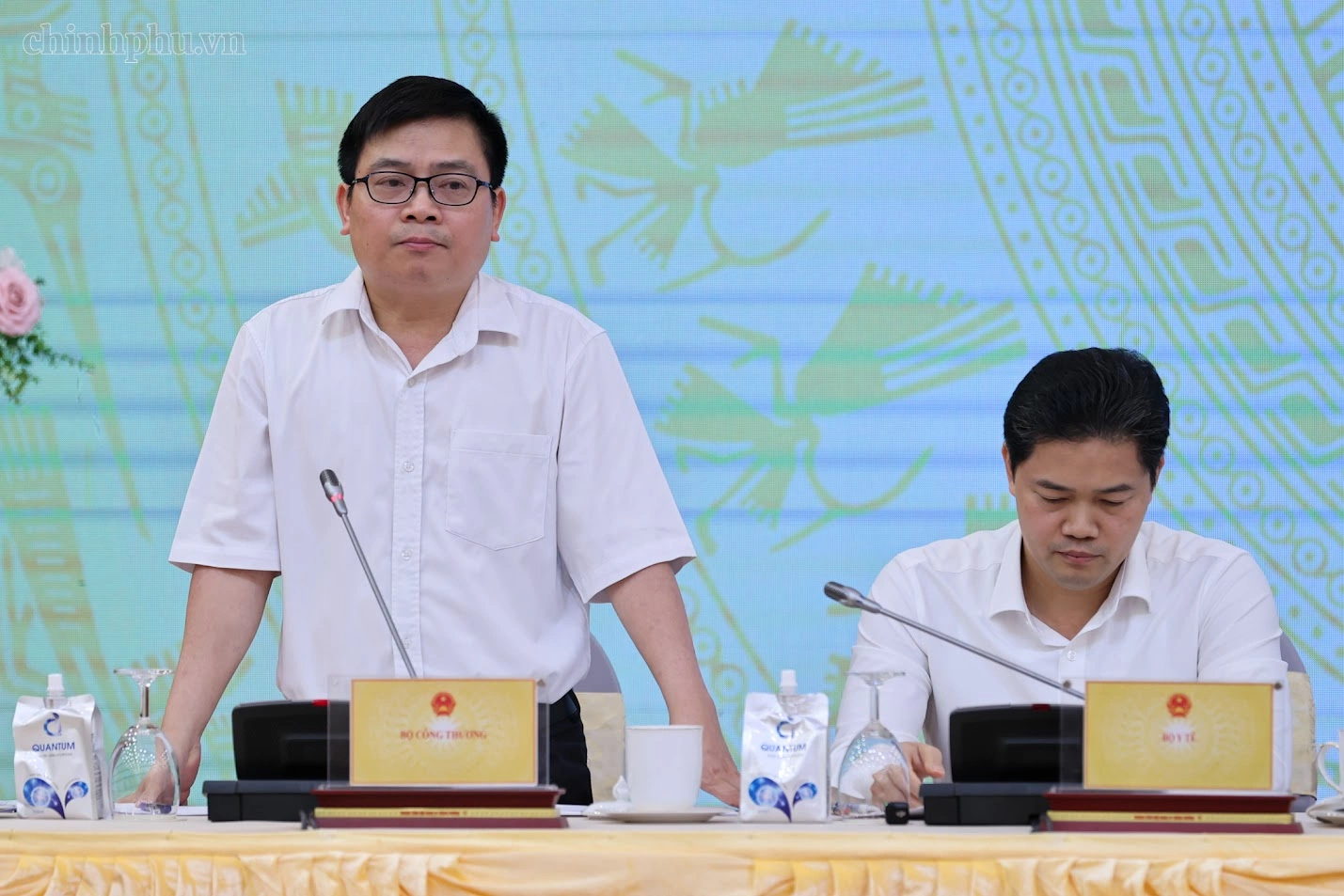 Hình minh họa: Bộ Công Thương thúc địa phương hỗ trợ điện mặt trời mái nhà