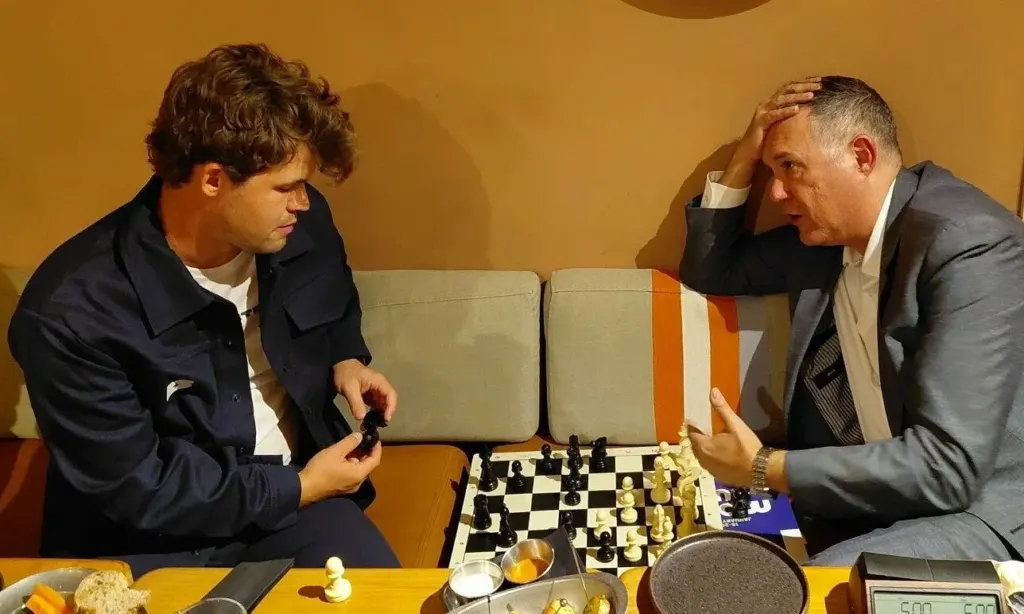 Hình minh họa: Carlsen: ‘AI cho thấy con người không xuất sắc đến thế’