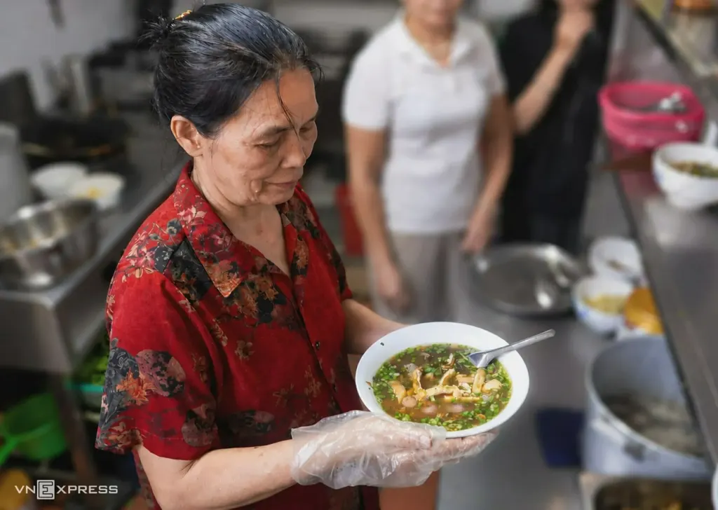 Hình minh họa: Quán cháo lươn còn nguyên hạt gạo nổi tiếng ở xứ Thanh