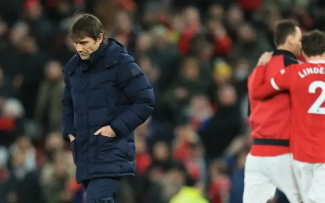 Conte liên hệ với Man Utd