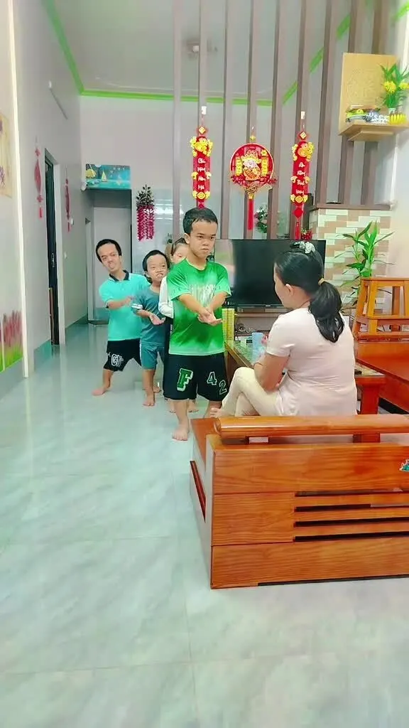 Hình minh họa: 16 năm làm trụ cột cho chồng và hai con tí hon