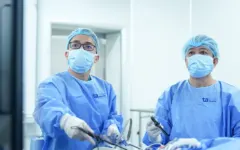 Ung thư dạ dày di căn gan có mổ nội soi được không?