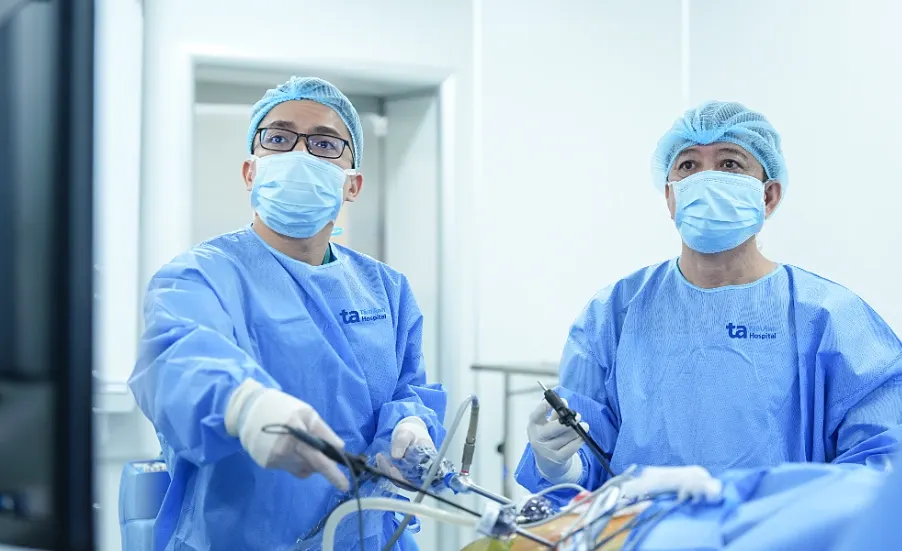 Hình minh họa: Ung thư dạ dày di căn gan có mổ nội soi được không?