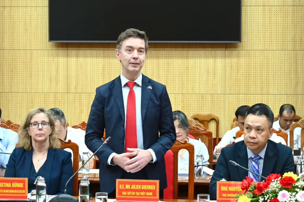 Hình minh họa: Đại sứ EU: Việt Nam cần ổn định pháp lý để thu hút đầu tư điện