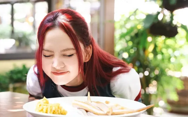 ‘Em xinh’ Ngô Lan Hương được khen lóc xương cá nhệch khéo léo
